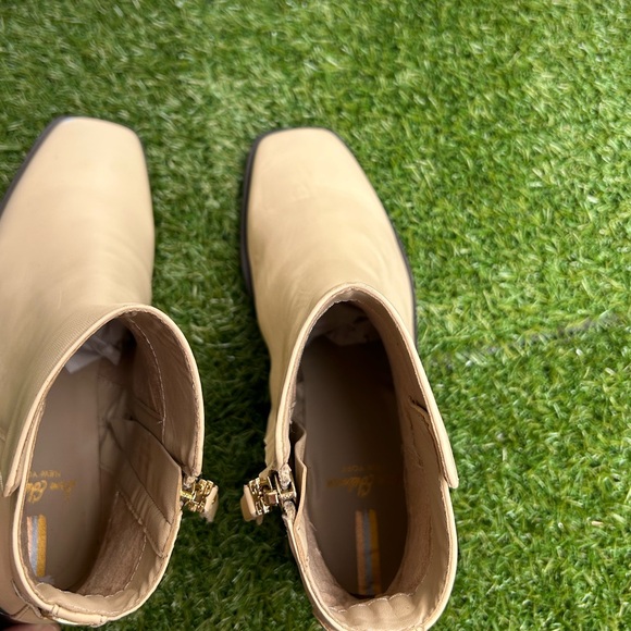 Sam Edelman Thatcher Eggshell Side Zipper Square Toe
Low Block Heel Boots size 6 - Picture 14 of 16